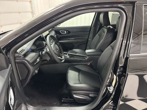 Used 2026 Jeep Compass Latitude AWD/4WD image 6