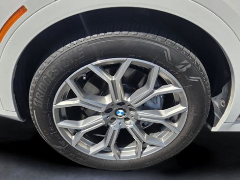 Used 2023 BMW X7 xDrive40i w/ Premium Package AWD/4WD image 9