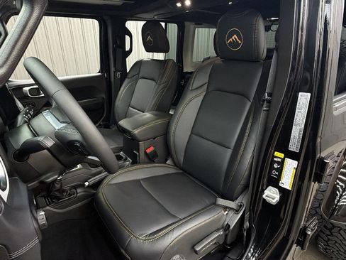 Used 2025 Jeep Wrangler Unlimited Sahara w/ Safety Group AWD/4WD image 21