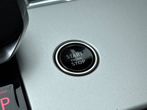 Certified 2025 Land Rover Range Rover SE AWD/4WD image 26