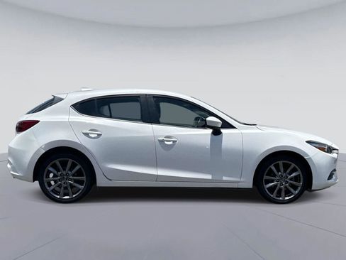 Used 2018 MAZDA MAZDA3 Touring FWD image 2