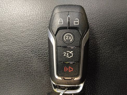 Used 2017 Ford Explorer XLT w/ Equipment Group 202A image 32