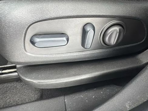 Used 2024 Chevrolet Equinox LT image 11