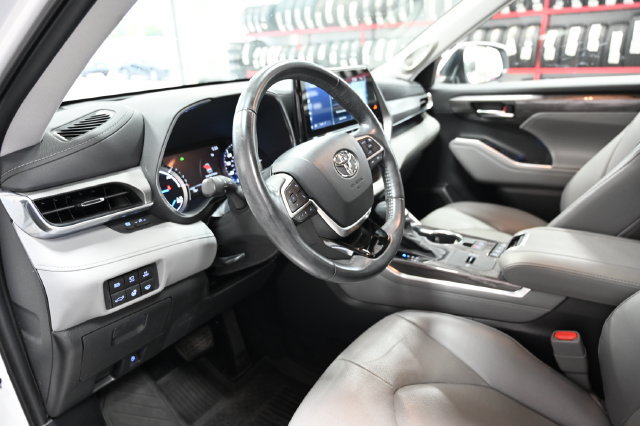 Used 2022 Toyota Highlander Platinum AWD/4WD image 25