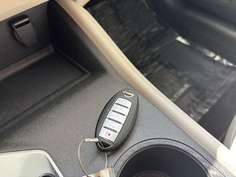 Used 2025 Nissan Altima 2.5 SV FWD image 21
