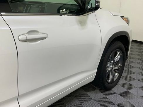 Used 2017 Toyota Highlander Limited Platinum w/ Carpet Mat Package AWD/4WD image 16