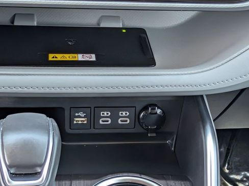 Used 2023 Toyota Highlander Platinum image 18