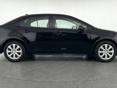 Used 2025 Toyota Corolla LE FWD image 11