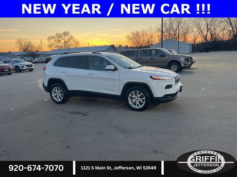 Used 2017 Jeep Cherokee Latitude w/ Cold Weather Group image 8