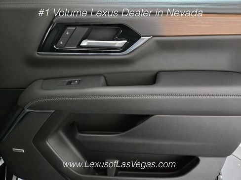 Used 2026 GMC Yukon XL Denali w/ Denali Reserve Package AWD/4WD image 24