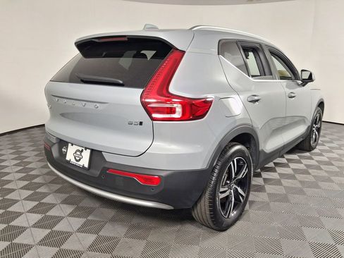 Certified 2025 Volvo XC40 B5 Core AWD/4WD image 9