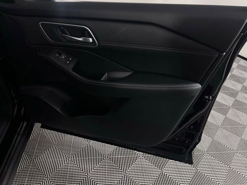 Used 2024 Nissan Rogue Platinum image 34