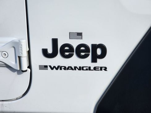 Used 2025 Jeep Wrangler Sport image 8