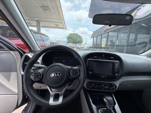Used 2020 Kia Soul LX FWD image 5
