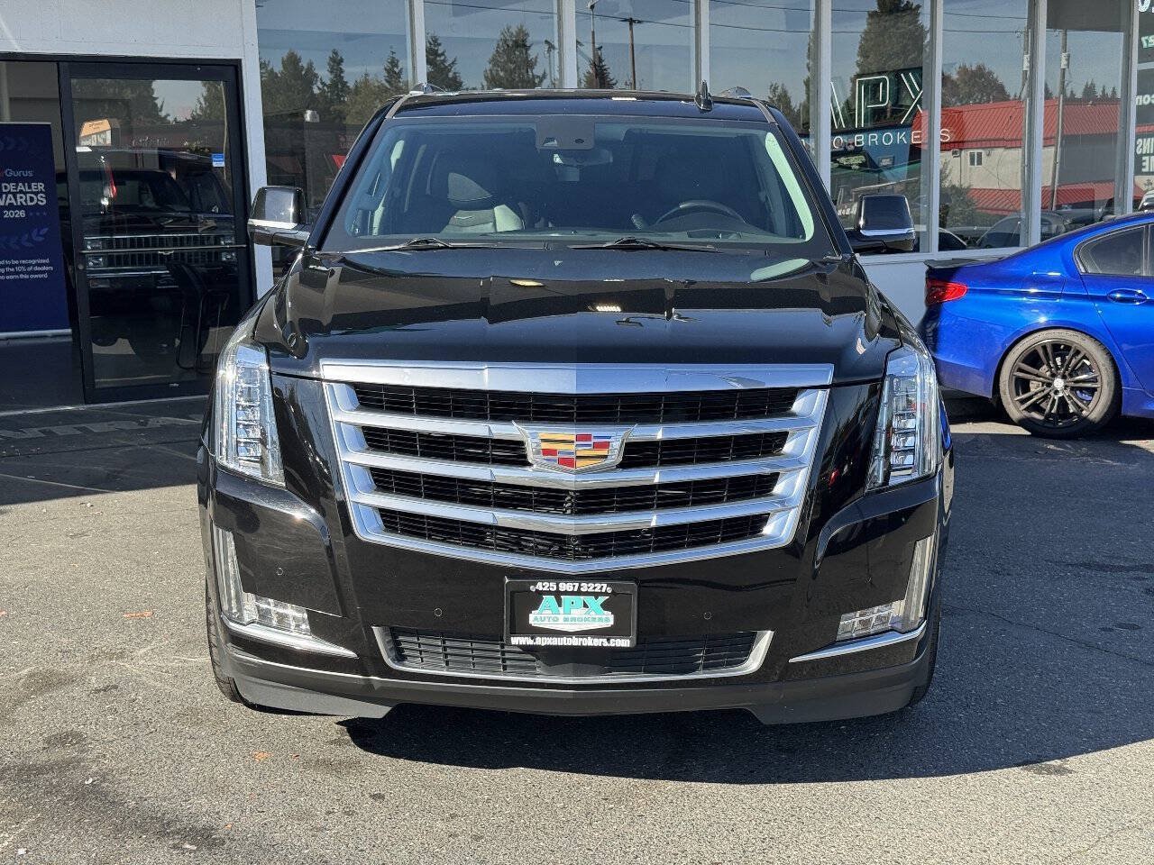 Used 2020 Cadillac Escalade Premium Luxury AWD/4WD image 11
