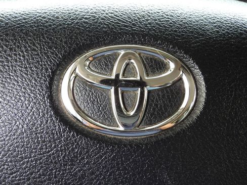 Used 2020 Toyota 4Runner SR5 AWD/4WD image 90