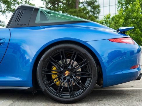 Used 2015 Porsche 911 Targa 4S w/ Sport Chrono Package AWD/4WD image 29