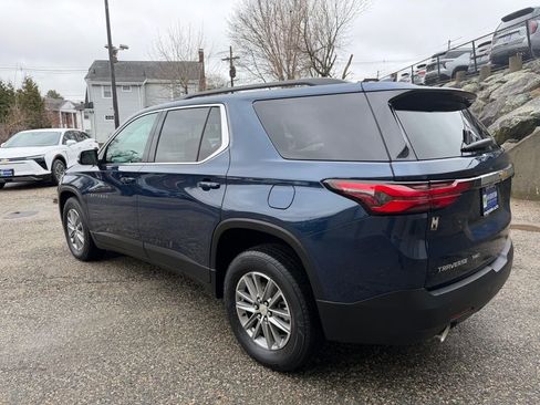 Used 2023 Chevrolet Traverse LT image 3