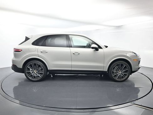 Certified 2023 Porsche Cayenne Platinum Edition AWD/4WD image 16