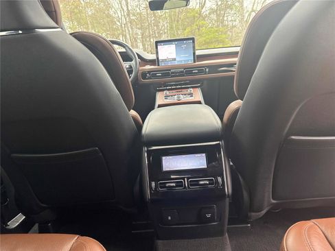 Used 2022 Lincoln Aviator Reserve w/ Equipment Group 201A image 27