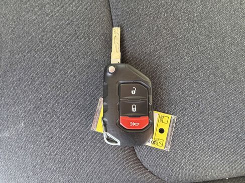 Used 2025 Jeep Wrangler Sport AWD/4WD image 25