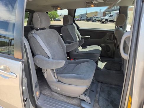 Used 2005 Toyota Sienna LE AWD/4WD image 10