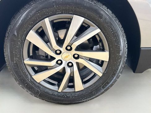 Used 2024 Chevrolet Equinox Premier AWD/4WD image 33