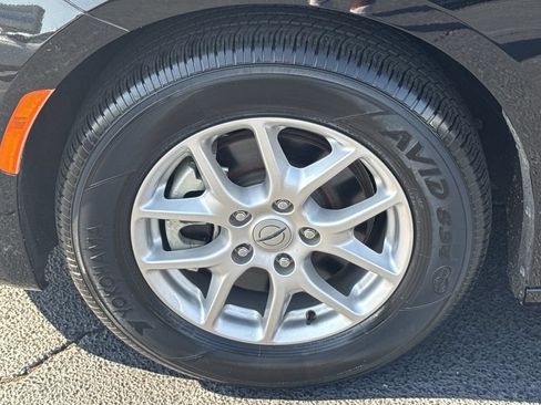 Used 2024 Chrysler Pacifica Touring-L FWD image 11
