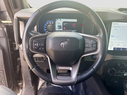 Used 2022 Ford Bronco Badlands w/ Sasquatch Package AWD/4WD image 11