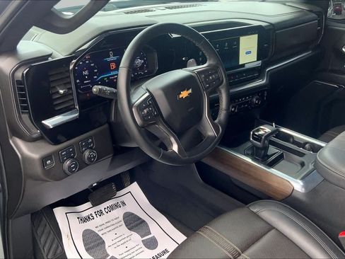 Used 2024 Chevrolet Silverado 1500 High Country AWD/4WD image 18