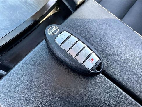 Used 2021 Nissan Rogue SV w/ Premium Package FWD image 33