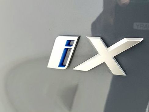 Used 2024 BMW iX xDrive50 w/ Sport Package AWD/4WD image 33