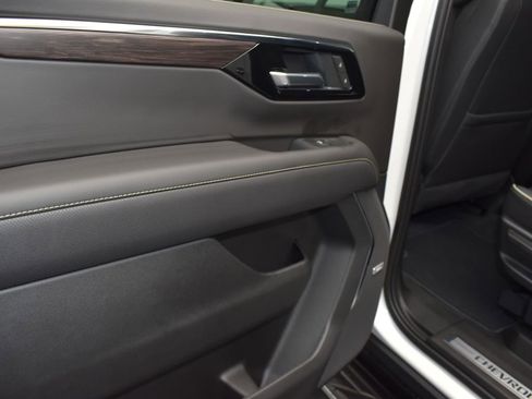 New 2025 Chevrolet Suburban Premier image 15