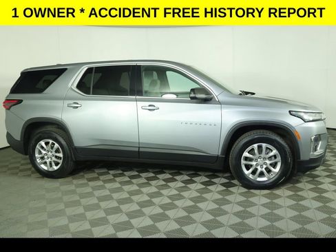 Used 2023 Chevrolet Traverse LS image 2