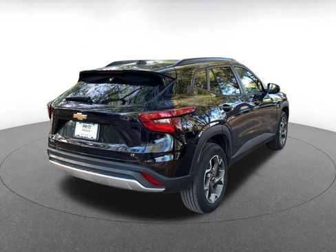Used 2025 Chevrolet Trax LT w/ LT Convenience Package image 7