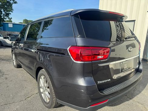 Used 2019 Kia Sedona EX FWD image 6