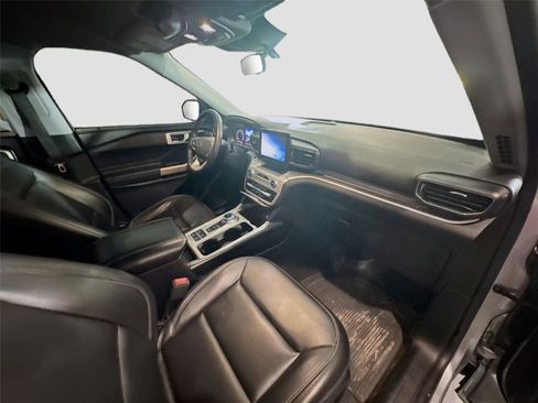 Used 2021 Ford Explorer XLT w/ Equipment Group 202A image 16