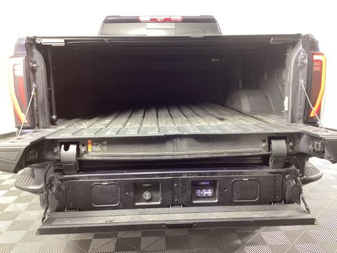 Used 2024 GMC Sierra 2500 AT4X AWD/4WD image 22
