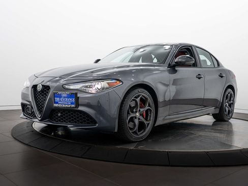 Used 2019 Alfa Romeo Giulia Ti w/ TI Performance Package AWD/4WD image 7