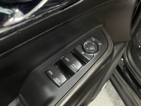 Used 2023 GMC Acadia SLT AWD/4WD image 15