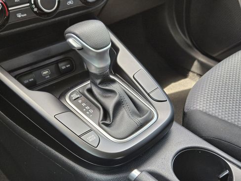 Certified 2025 Kia Soul LX w/ LX Technology Package FWD image 9