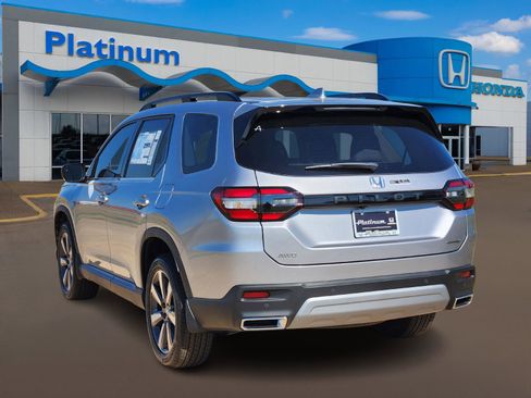 New 2025 Honda Pilot Touring image 5