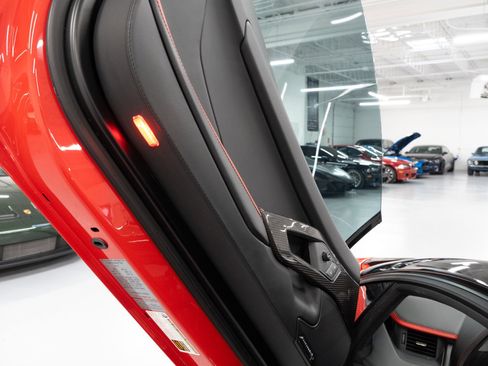 Used 2018 Lamborghini Aventador S image 12