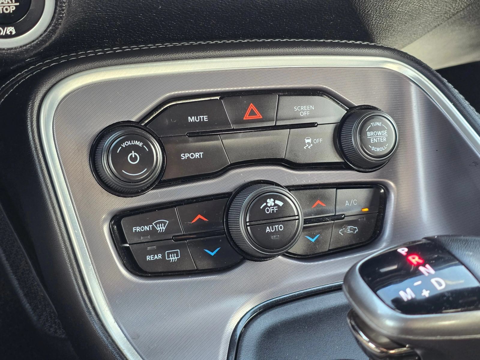 Used 2020 Dodge Challenger SXT RWD image 33