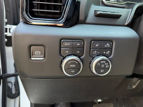 Used 2024 GMC Sierra 2500 AT4 w/ AT4 Premium Plus Package AWD/4WD image 7