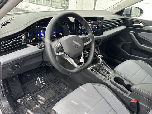 Certified 2025 Volkswagen Jetta SE image 29