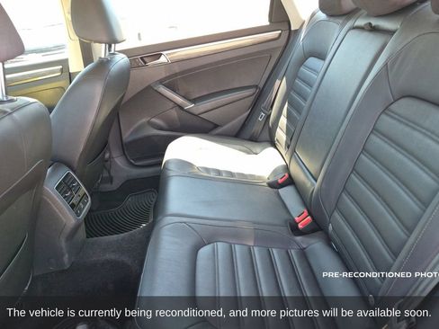 Used 2017 Volkswagen Passat 1.8T SEL Premium FWD image 12