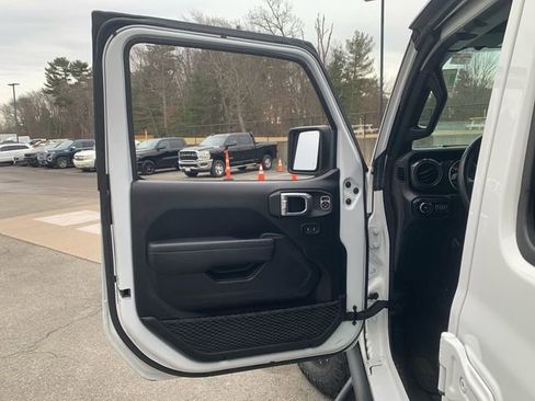 Used 2022 Jeep Wrangler Unlimited Sport image 17