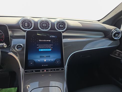 Used 2025 Mercedes-Benz GLC 300 4MATIC image 20