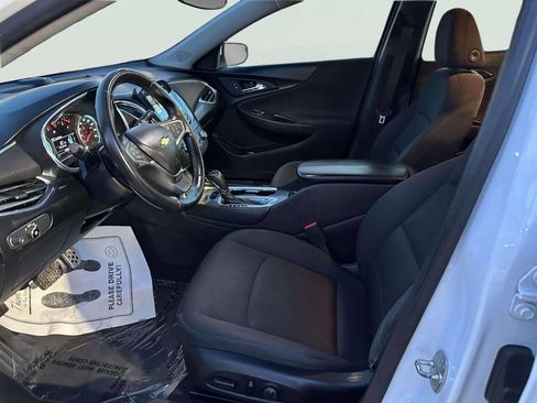 Used 2017 Chevrolet Malibu LT image 10